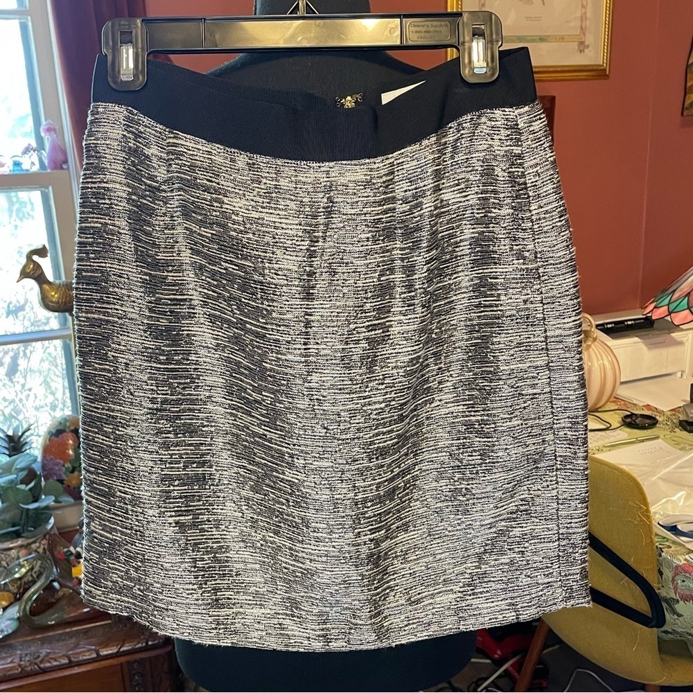 Kate Spade Kylie cream and black mini skirt. Size 4. Excellent condition